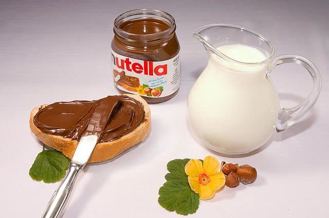 Ferrero - Ferrero Nutella, Crema de Avellanas con Cacao, Delicioso Sabor a Chocolate, 750 gr