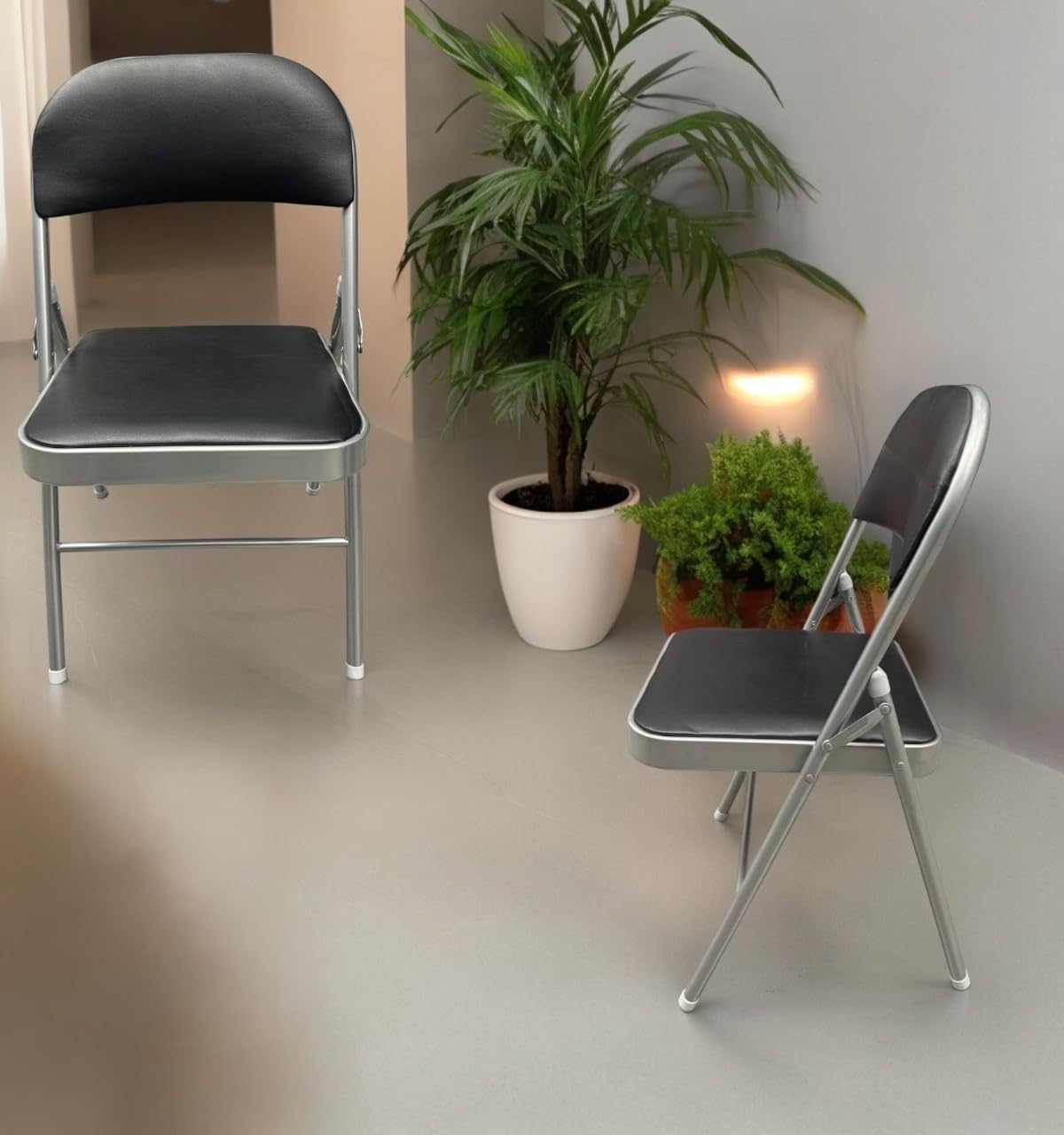 RIVARRO Silla Plegable Estándar con Respaldo De Vinil Negro para Oficina, Interiores, Exteriores, Fiestas