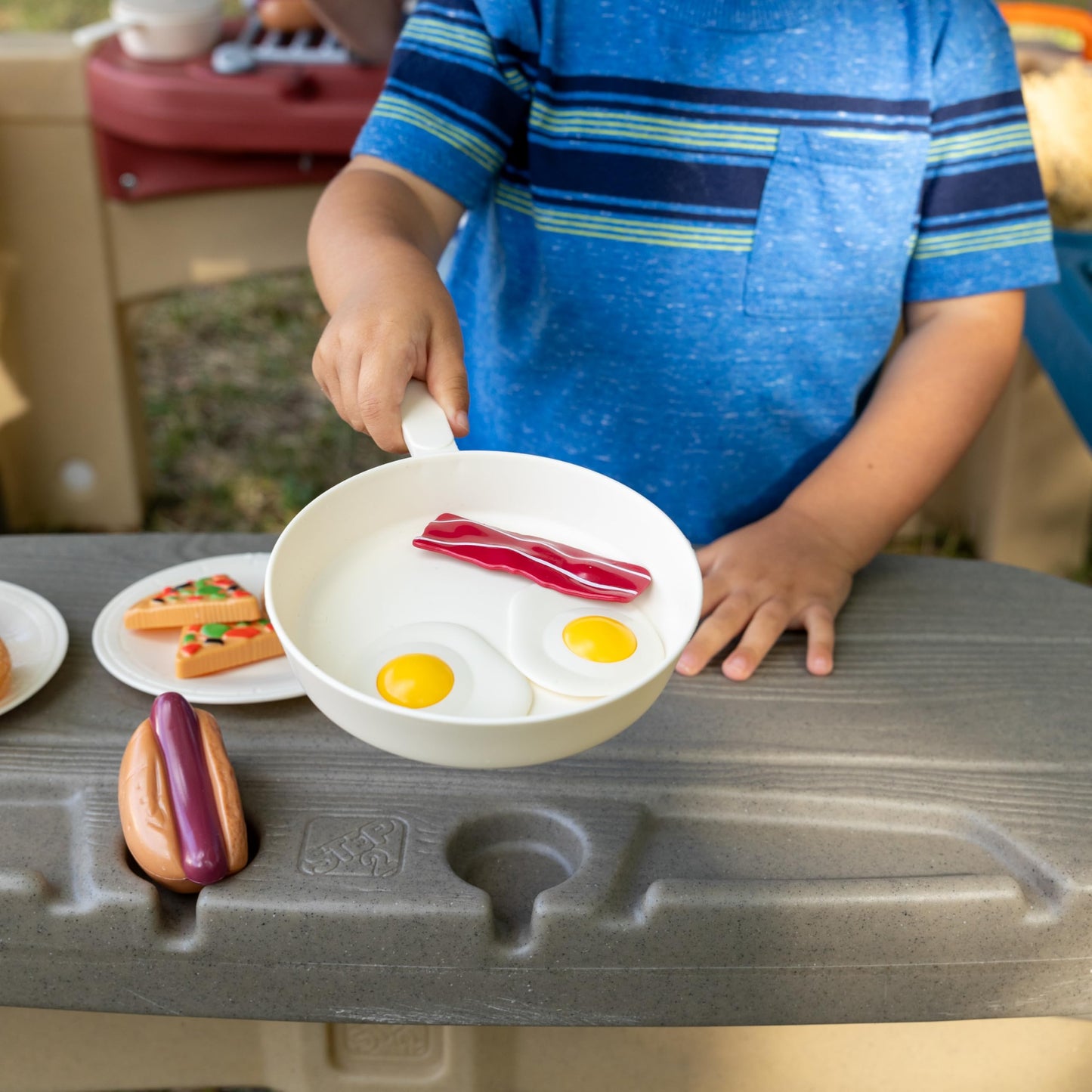 Step2 All Around Playtime Patio with Canopy Playhouse
