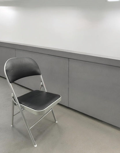 RIVARRO Silla Plegable Estándar con Respaldo De Vinil Negro para Oficina, Interiores, Exteriores, Fiestas