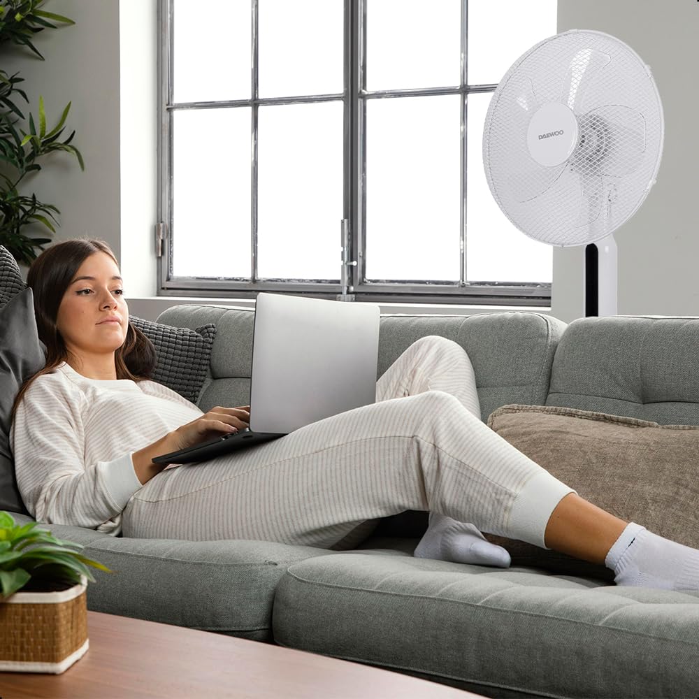 DAEWOO Ventilador 16 pulgadas DI-1692AXK, Control Remoto, 3 velocidades, temporizador 7.5h, altura ajustable, base estable, potencia de 45W