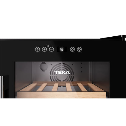 Enfriador de Vinos TEKA marca Alemana modelo RVF 10032 GBK.Libre instalación.Acero inoxidable.Capacidad 83Litros/32botellas.Puerta cristal negro.5 anaqueles de madera.Ilimunación LED.nivel sonor 42DB.
