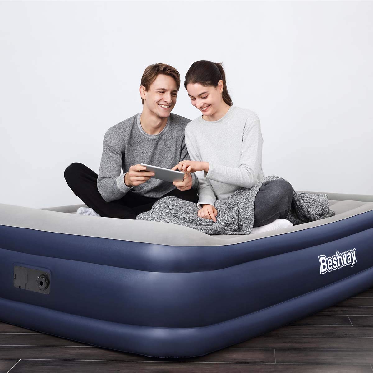 Bestway - Bestway Colchon Inflable Queen c/Bomba de Aire electrica integrada 1mod 2.03x1.52x46cm Caja(1)