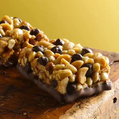 Nature Valley Protein. Barras de Proteina con Cacahuate, Proteína de Soya, Chispas de Chocolate Oscuro y Crema de Cacahuate. 10 g de Proteina por Barra. 26 Barras