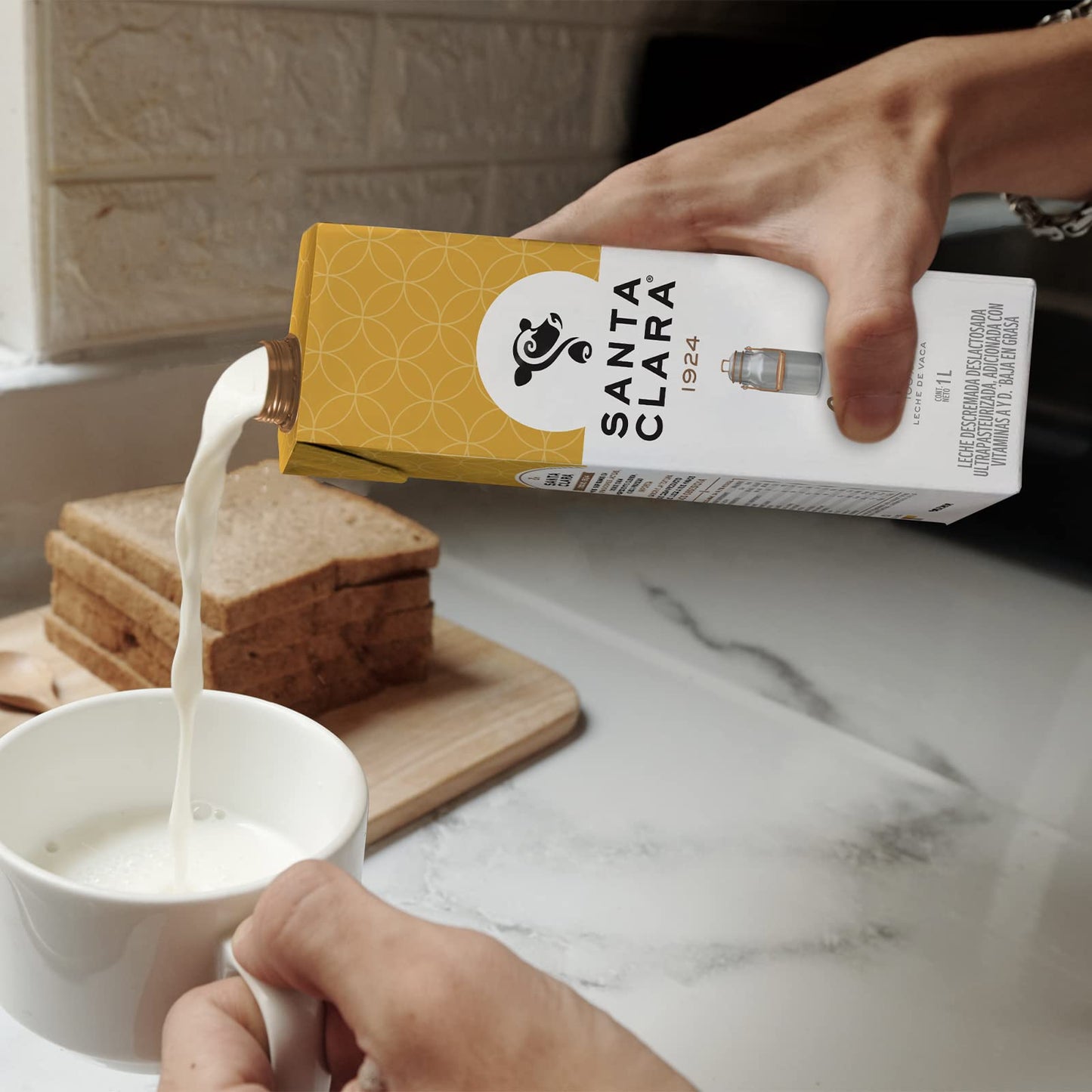 Santa Clara 12 Pack Leche Deslactosada Light 1 Lt cada uno.