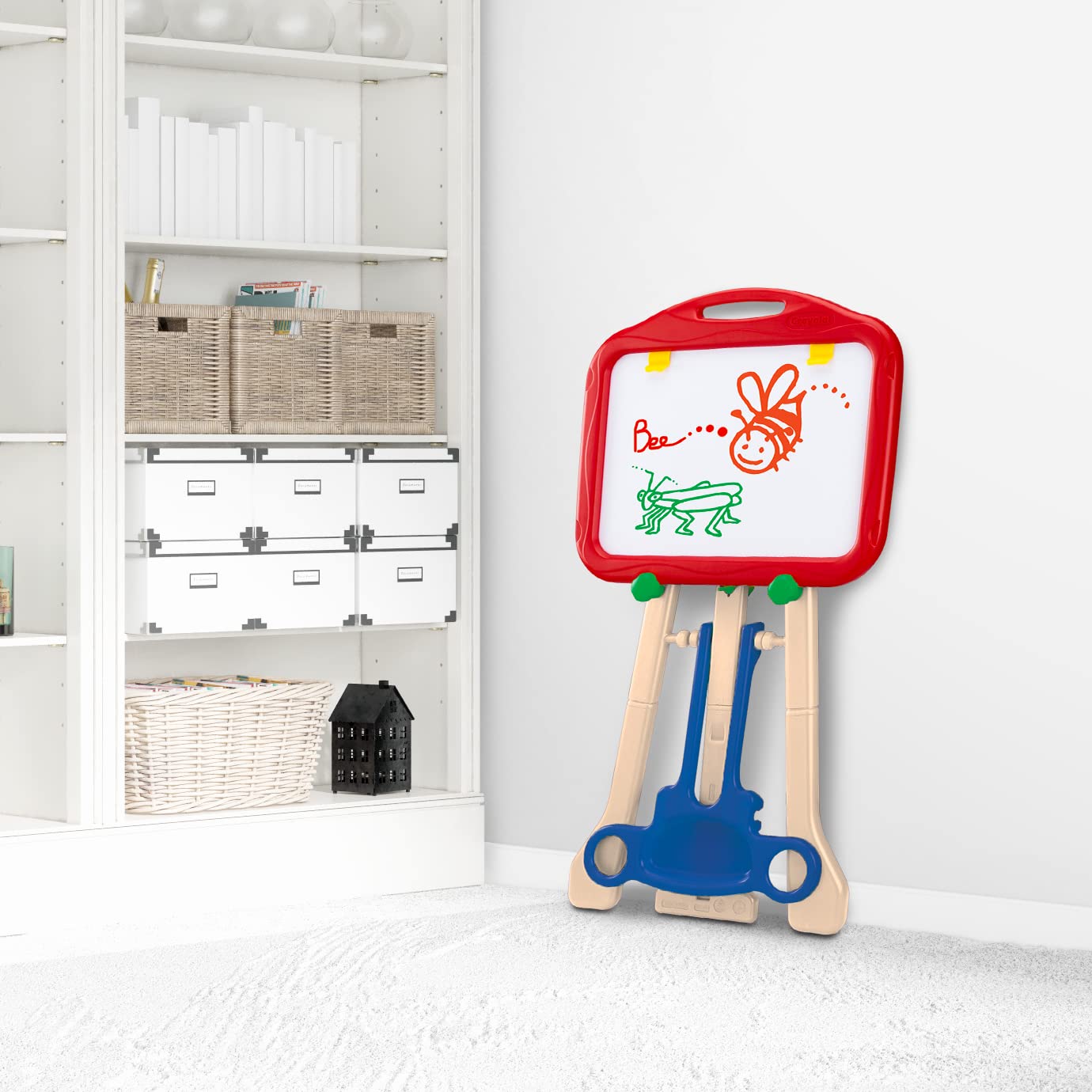 Crayola® Caballete de trípode, magnético 4 en 1, borrado en seco, pizarrón y superficies de pintura, altura ajustable, accesorios de arte integrales, a partir de 3 años