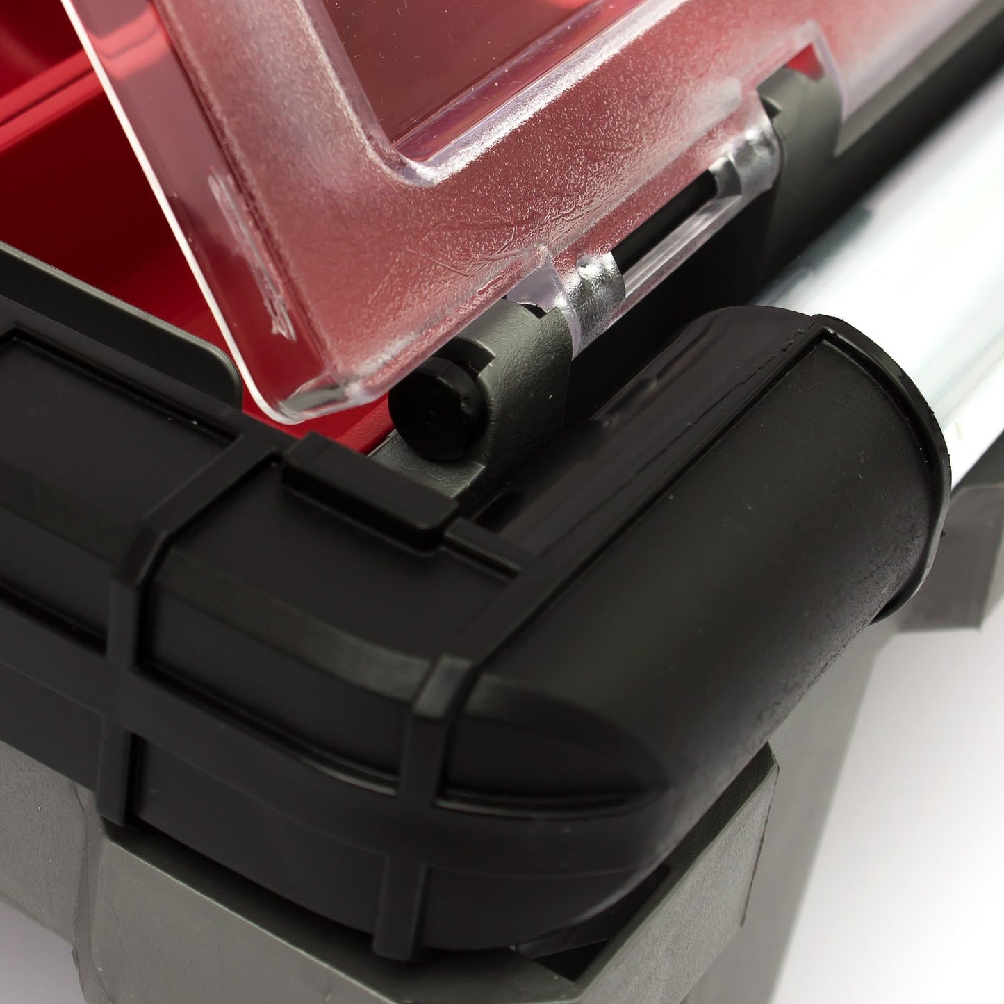 Keter Master Pro Series Cantilever 17186819 Caja de herramientas de 18 pulgadas de plástico rojo/plateado