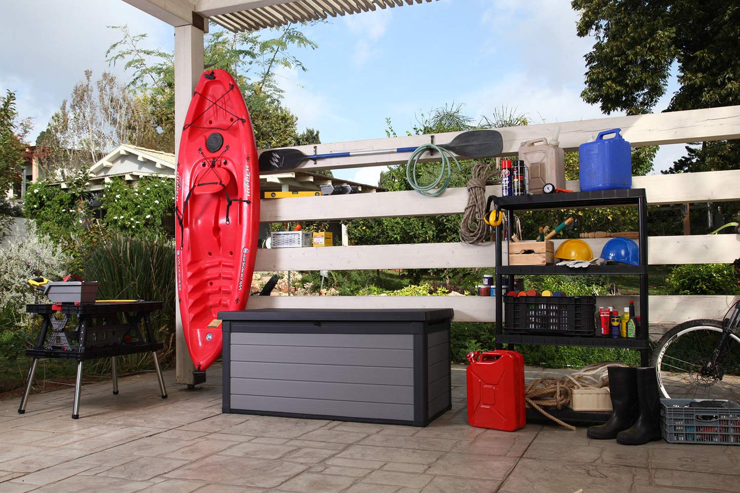 Keter - KETER Premier - Caja Grande de Resina de 150 galones para Muebles de Patio, jardín, Almacenamiento de Cojines al Aire Libre, Accesorios de Piscina y Juguetes, Color Gris