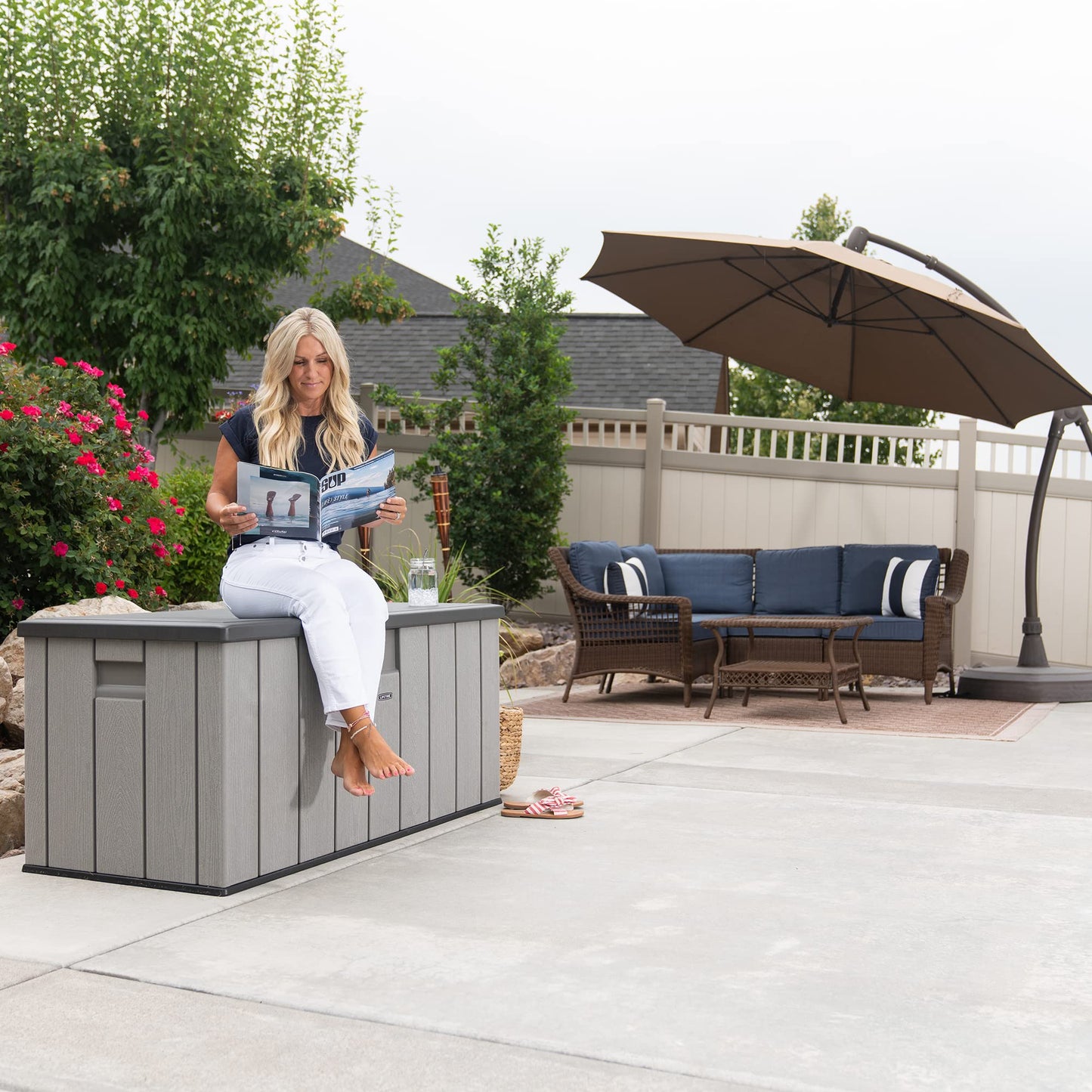 Lifetime 60254 - Caja de Almacenamiento para Exteriores de Alta Resistencia, 150 galones