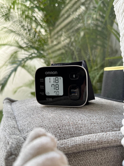 OMRON Baumanómetro automático de muñeca RS3 Intelli IT (HEM-6161T-E) con conectividad OMRON connect