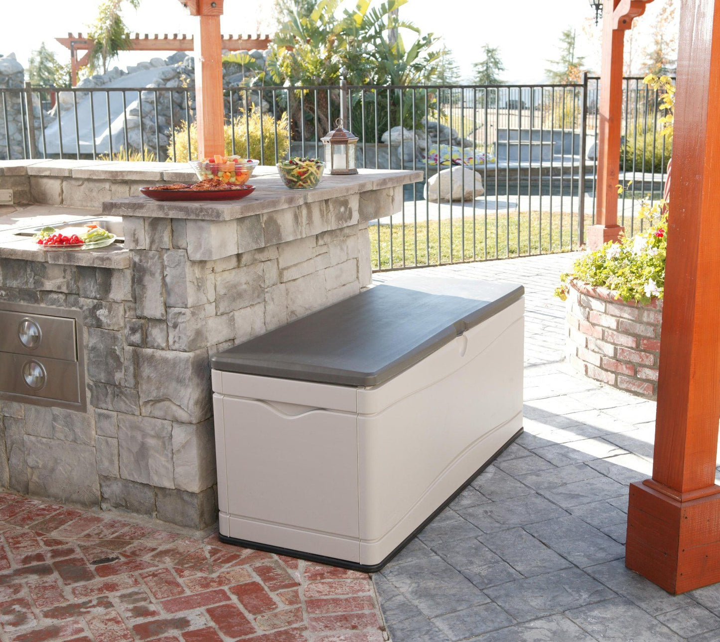 Lifetime 60254 - Caja de Almacenamiento para Exteriores de Alta Resistencia, 150 galones