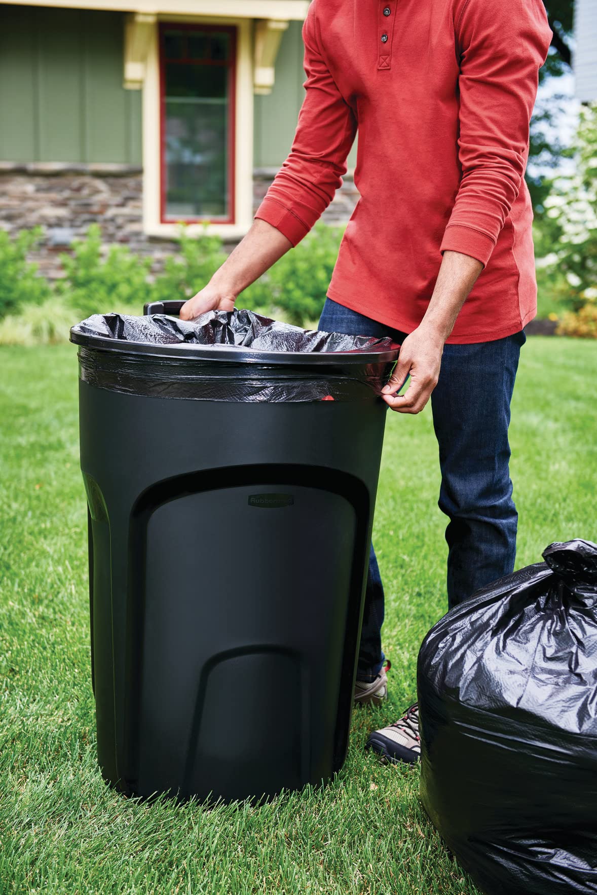 Rubbermaid Roughneck - Papelera enrollable, 32 galones, color negro