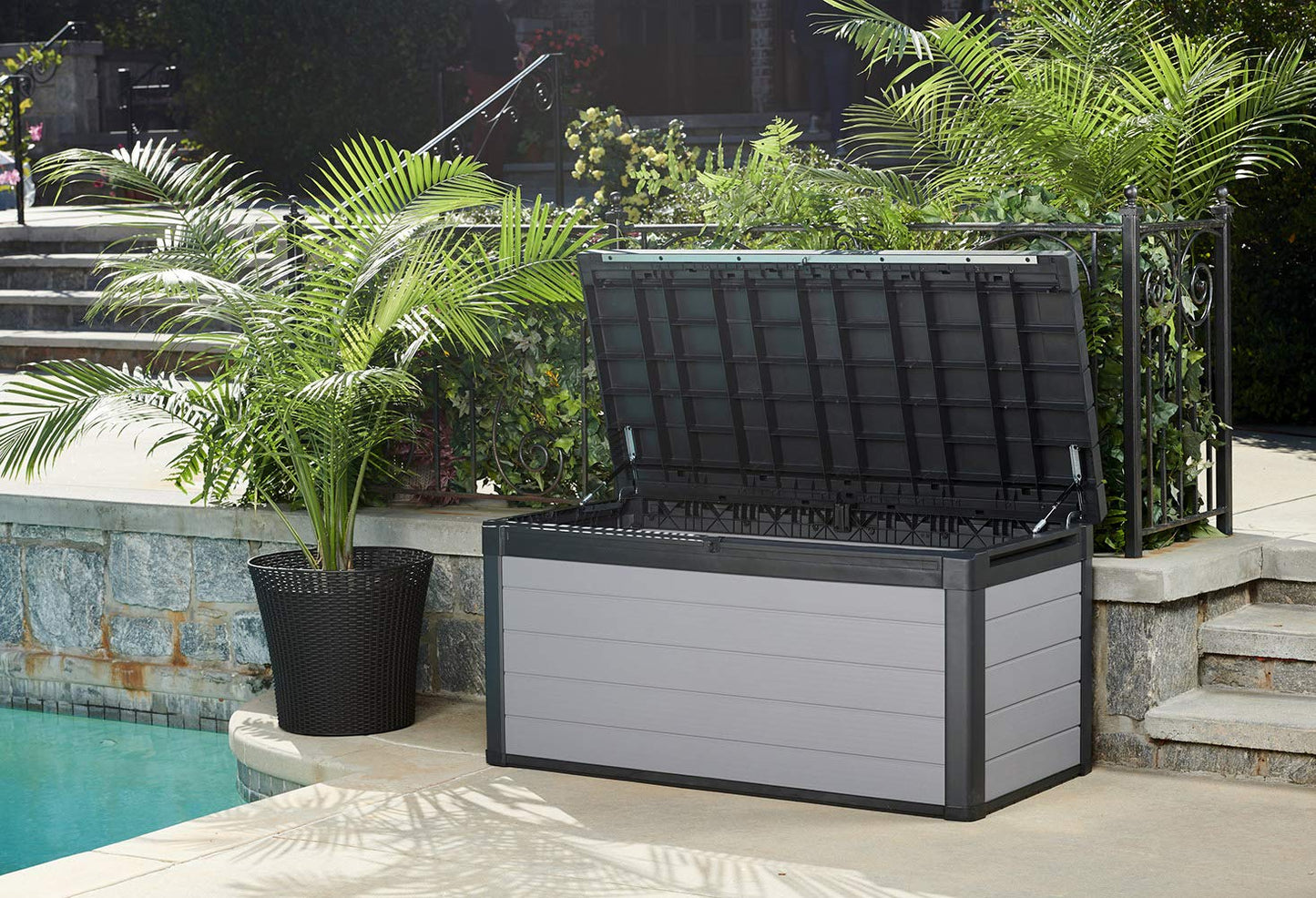 Keter - KETER Premier - Caja Grande de Resina de 150 galones para Muebles de Patio, jardín, Almacenamiento de Cojines al Aire Libre, Accesorios de Piscina y Juguetes, Color Gris