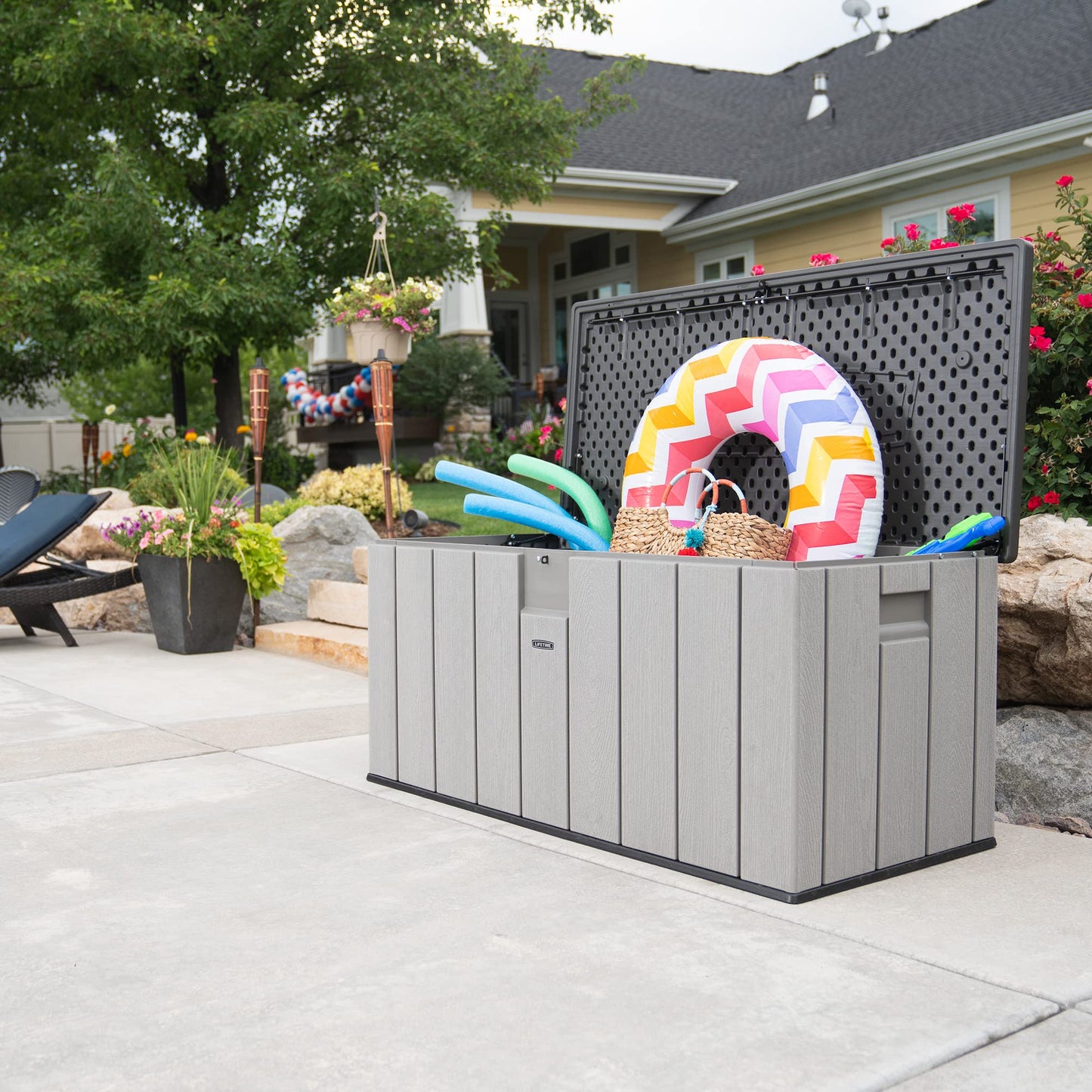 Lifetime 60254 - Caja de Almacenamiento para Exteriores de Alta Resistencia, 150 galones