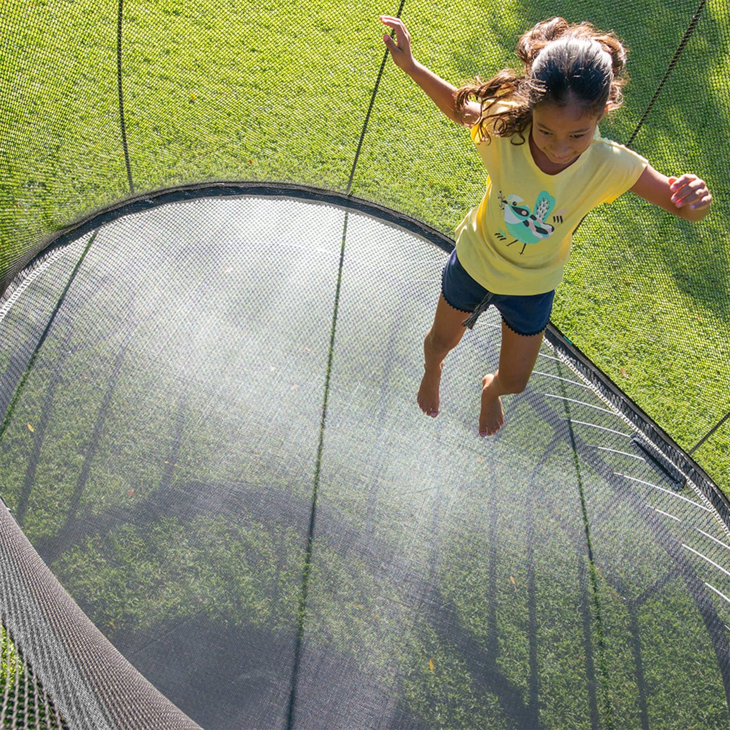 Springfree - Trampolín ovalado para patio trasero con cierre de red flexible de seguridad y alfombrilla de borde suave, trampolines recreativos y de fitness sin resortes para niños, adultos y